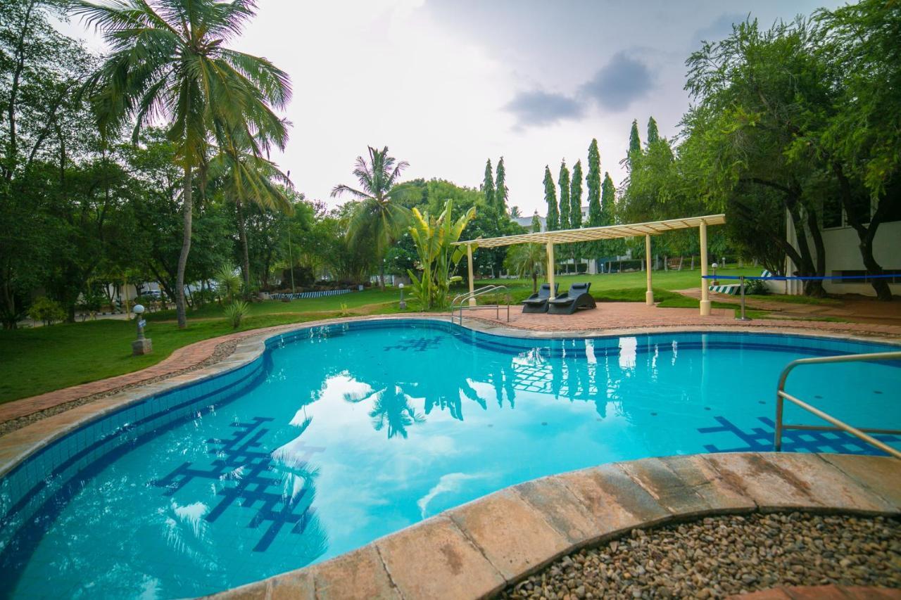 Poppys Vista Hotel Thirumurugan Poondi Екстериор снимка