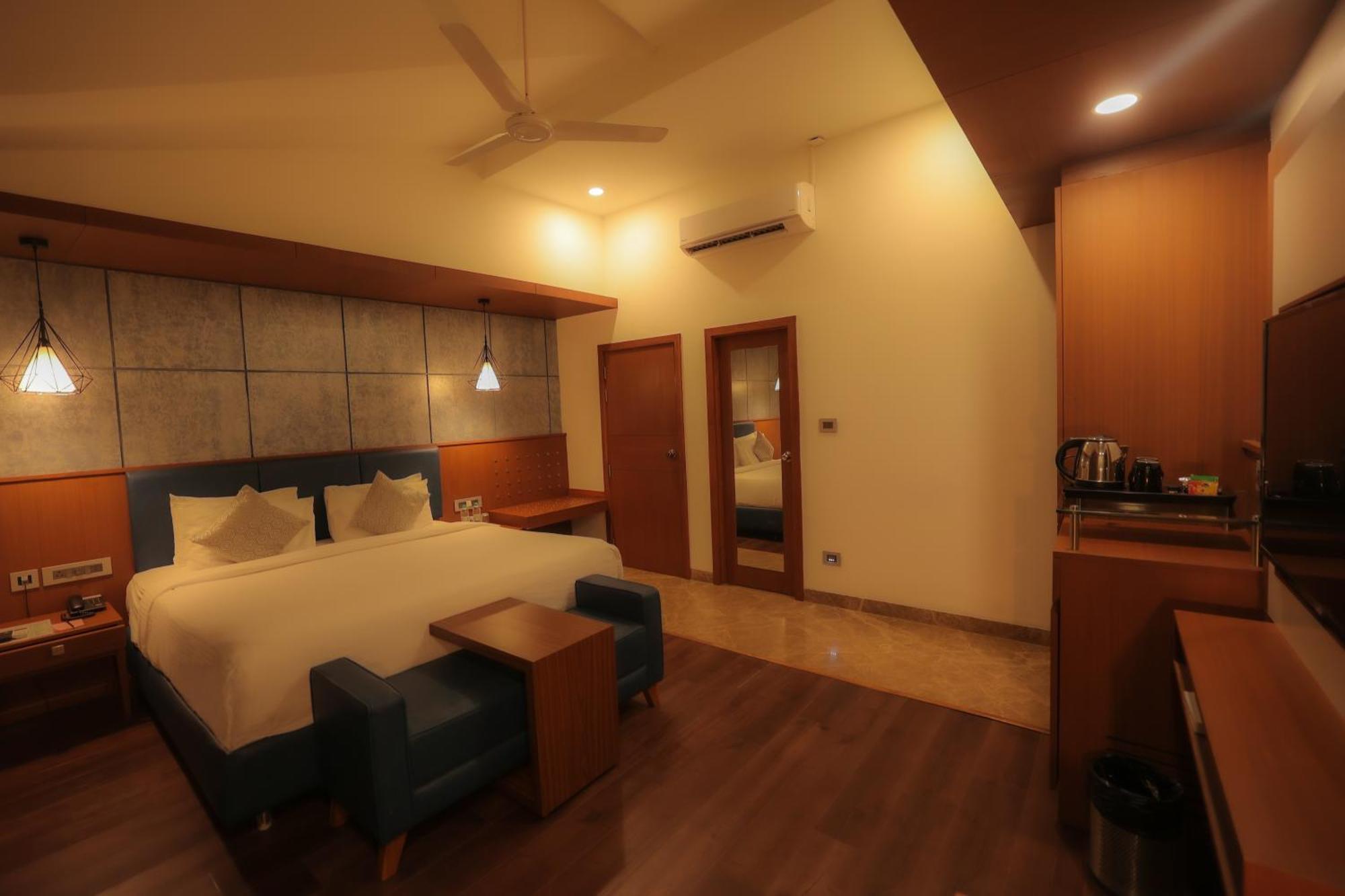 Poppys Vista Hotel Thirumurugan Poondi Екстериор снимка