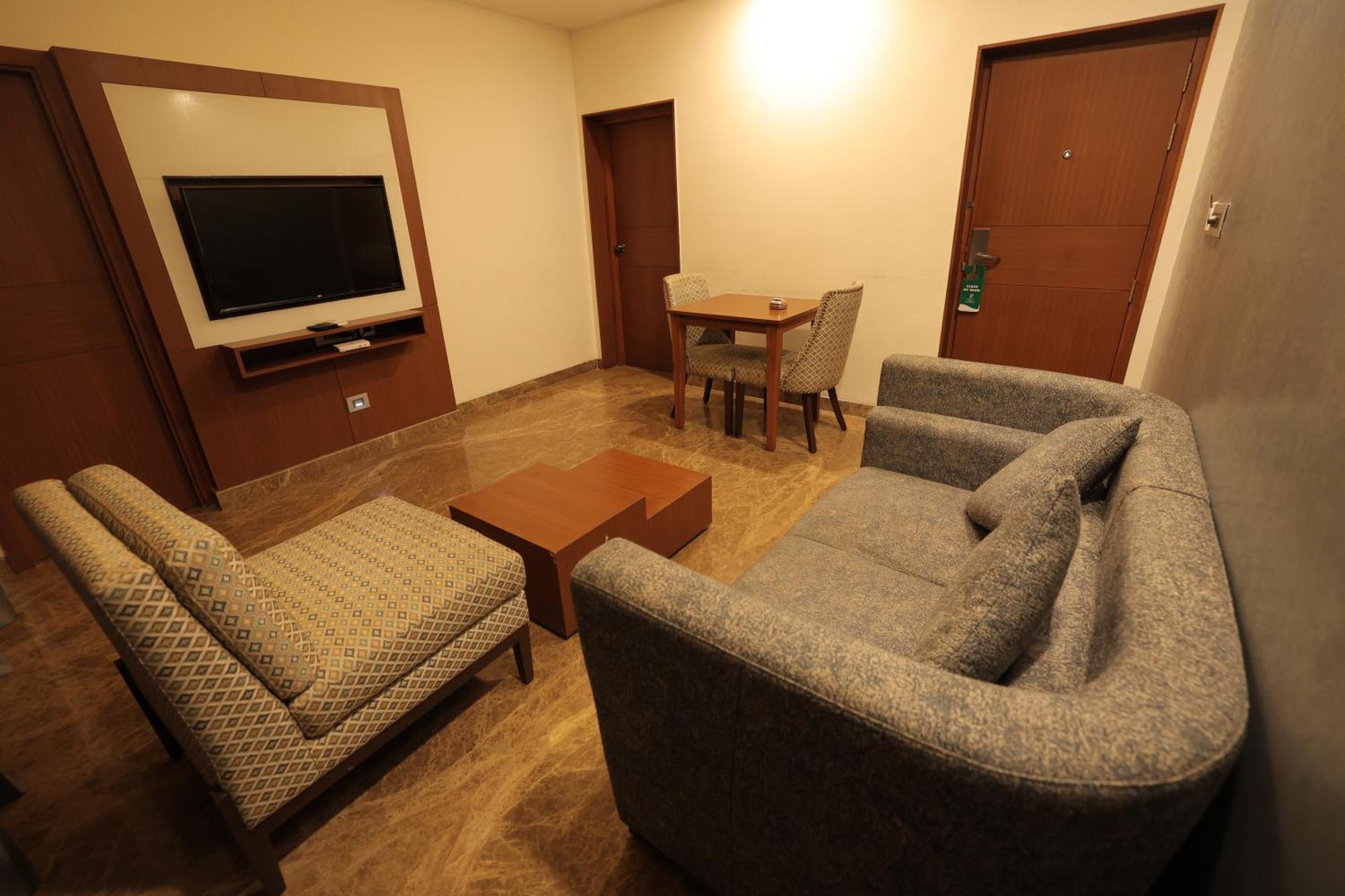 Poppys Vista Hotel Thirumurugan Poondi Екстериор снимка